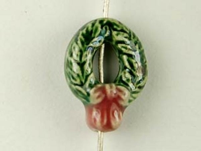 13 x 10mm Christmas Wreath Hand-painted Clay Bead | Natural Beads